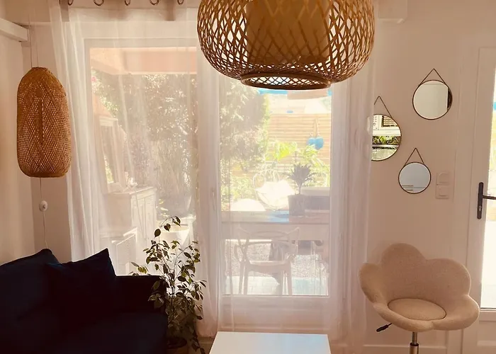 - Apartment Sanary-sur-Mer